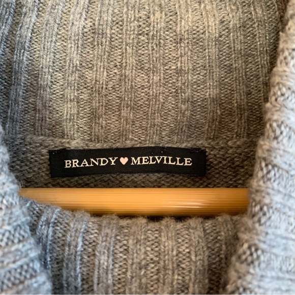Brandy Melville Cassia Turtleneck Sweater . - Picture 3 of 6
